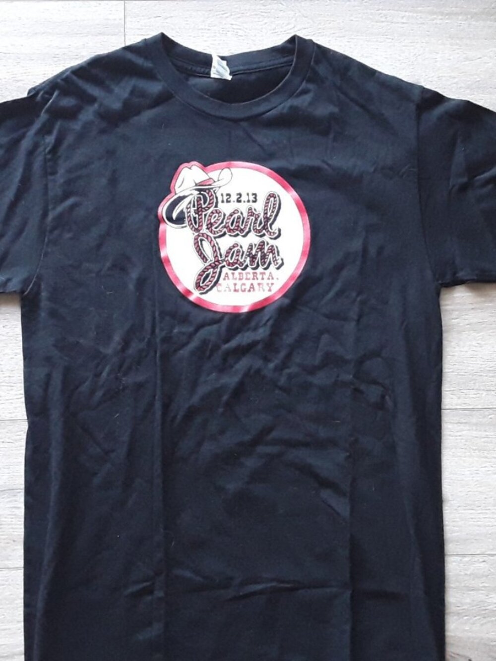 Pearl Jam Calgary Alberta 12.2.13 Concert Shirt – Lightning Bolt Tour – Small